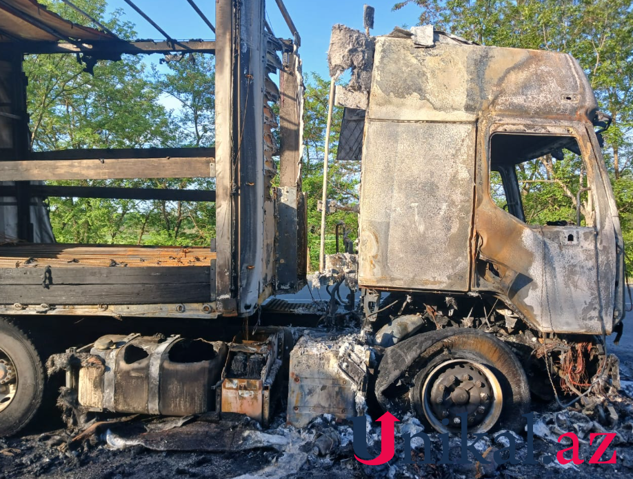 Qaxda İran vətəndaşına məxsus "TIR" yandı - FOTOLAR